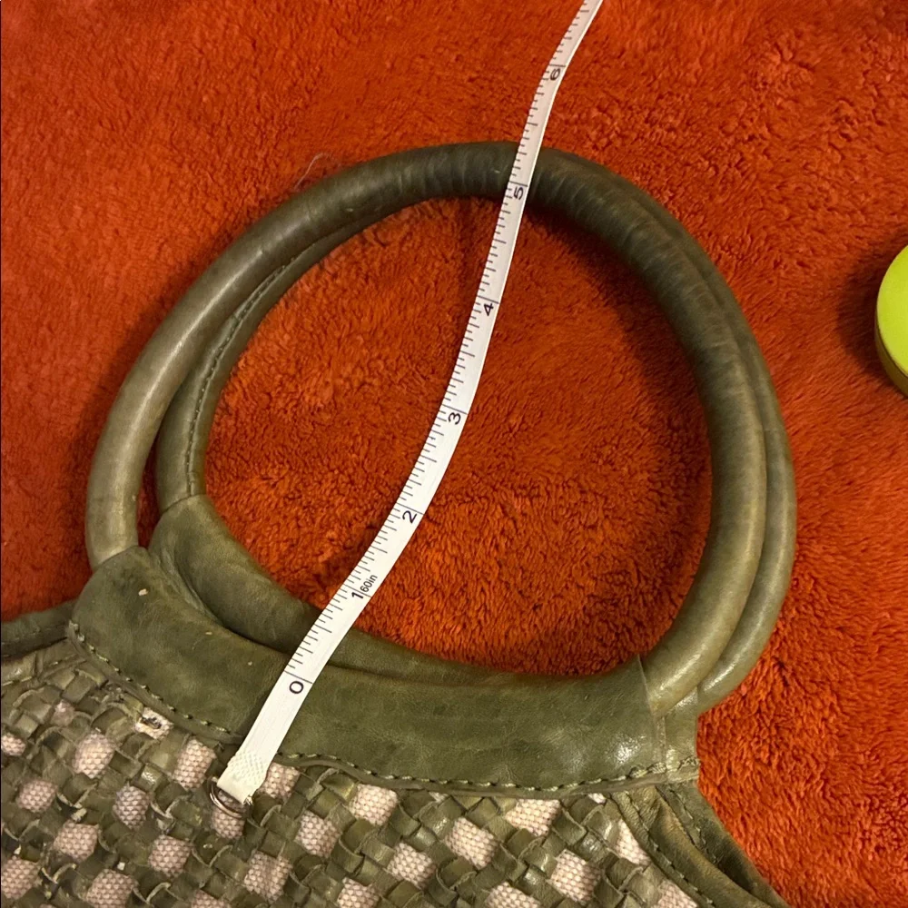 Elegant Woven Leather Handbag - Army Green and Cream - Picture 3 of 14